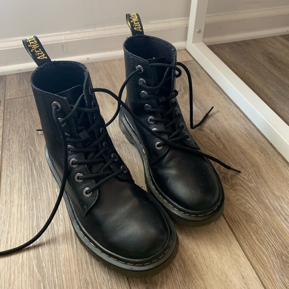 1460 WOMEN'S SMOOTH LEATHER DOC MARTENS